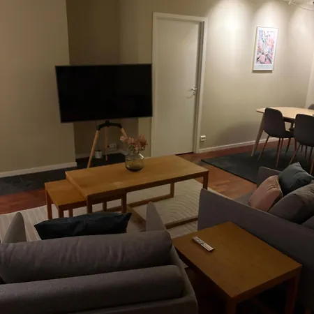 Iconic Skyline Views By Arctic Cathedral, 5br Appartement Tromsø