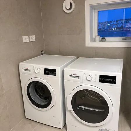 Iconic Skyline Views By Arctic Cathedral, 5br Tromsø