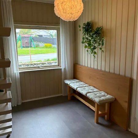 Iconic Skyline Views By Arctic Cathedral, 5br Tromsø