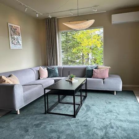 Iconic Skyline Views By Arctic Cathedral, 5br