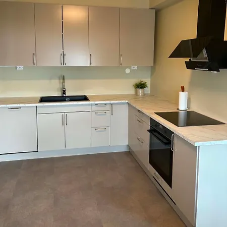 Iconic Skyline Views By Arctic Cathedral, 5br Daire