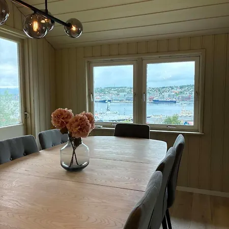 Iconic Skyline Views By Arctic Cathedral, 5br