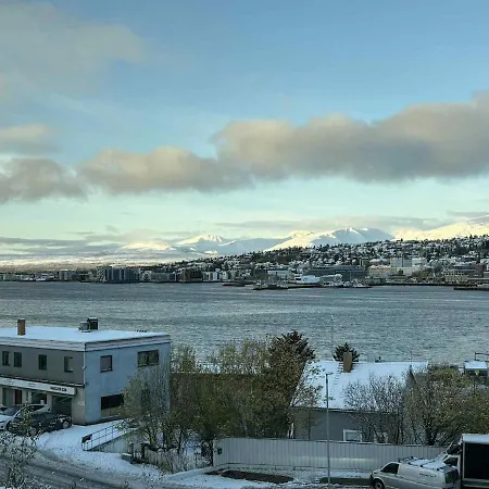 Iconic Skyline Views By Arctic Cathedral, 5br