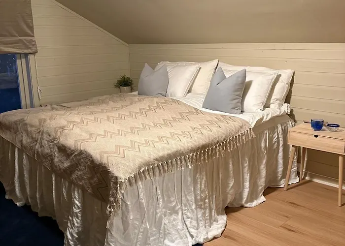 Iconic Skyline Views By Arctic Cathedral, 5br *