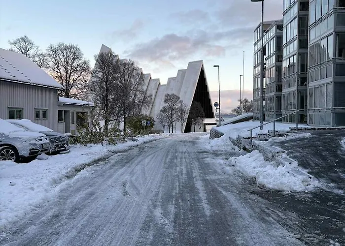 Iconic Skyline Views By Arctic Cathedral, 5br