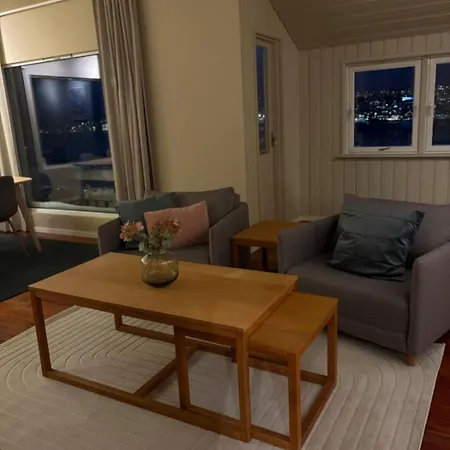 Iconic Skyline Views By Arctic Cathedral, 5br Appartement